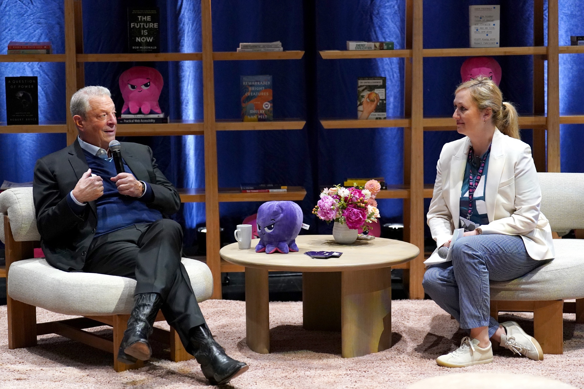 Natasha Crowe interviewing Al Gore in the VIP room at Impact